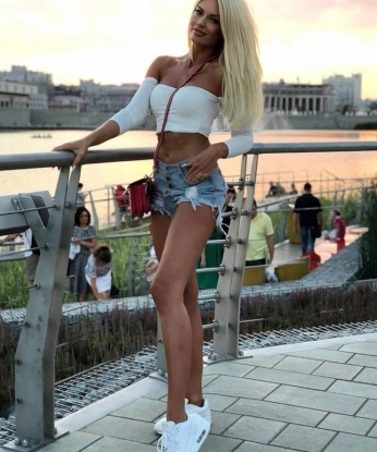 Кристи, 23